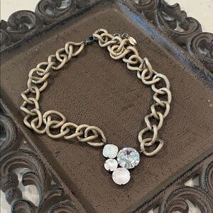 Elegant Gold Necklace with Crystal Accents